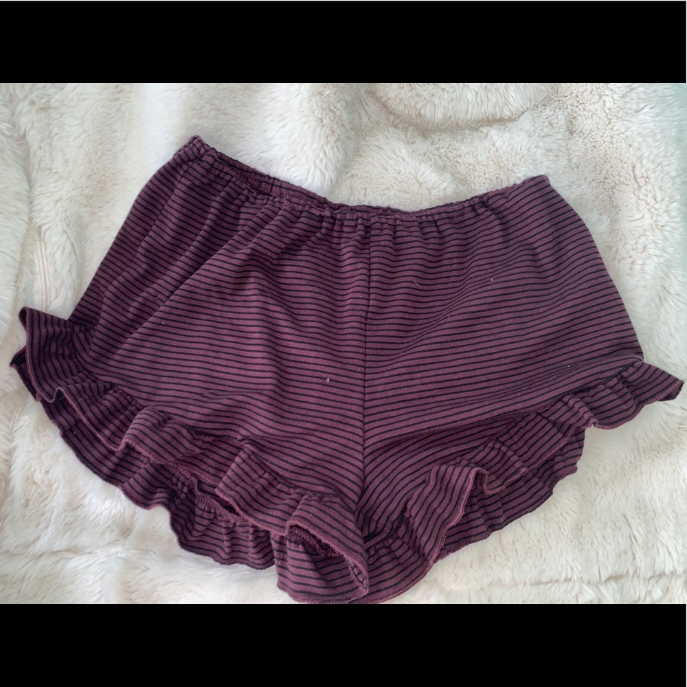 BRANDY MELVILLE RUFFLE SHORTS